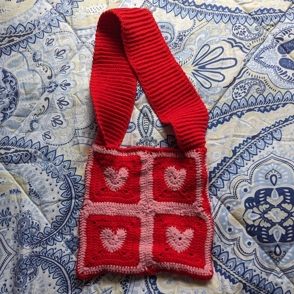 Crochet heart bag - Picture 1 of 5